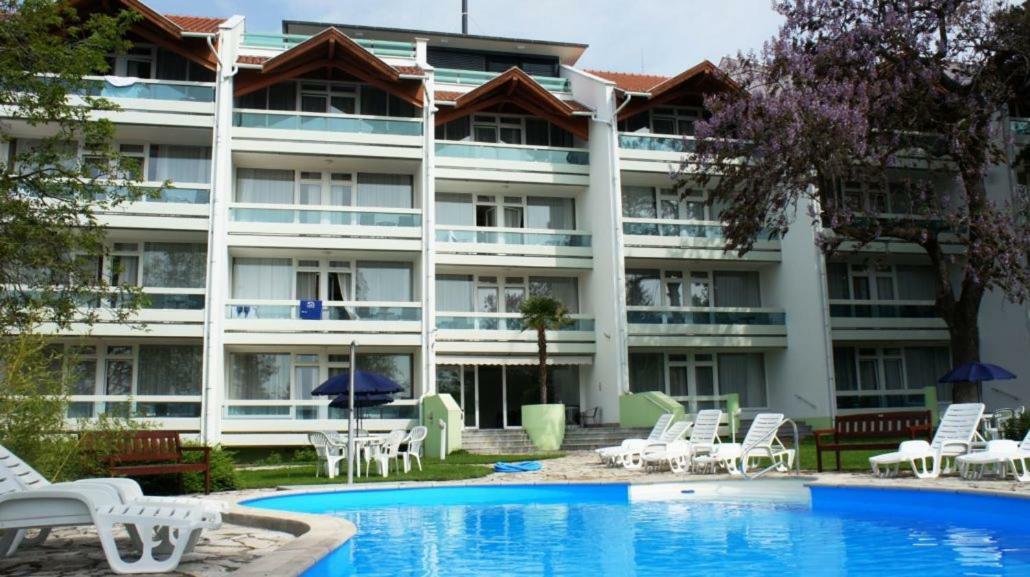 Fuered Central Apartman Balatonfured Exterior photo